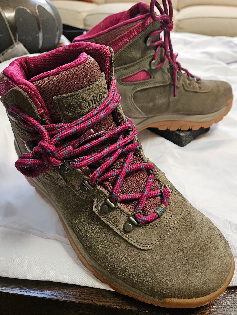 Columbia Women's Olive Suede Lace-Up Boots with Burgundy Laces - Picture 2 of 7